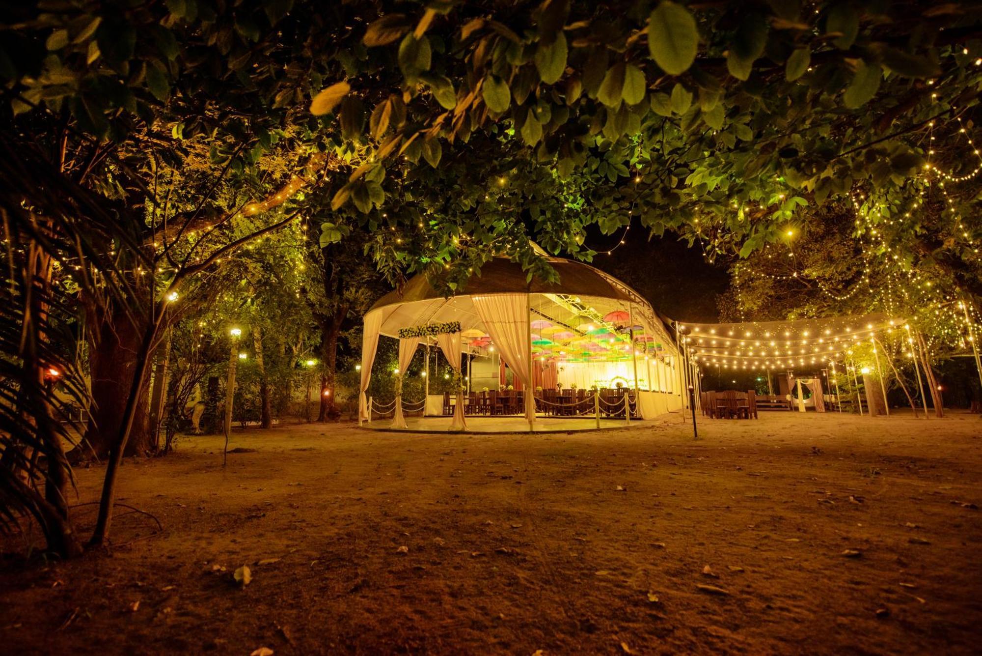 C B S Resort Udawalawe Buitenkant foto